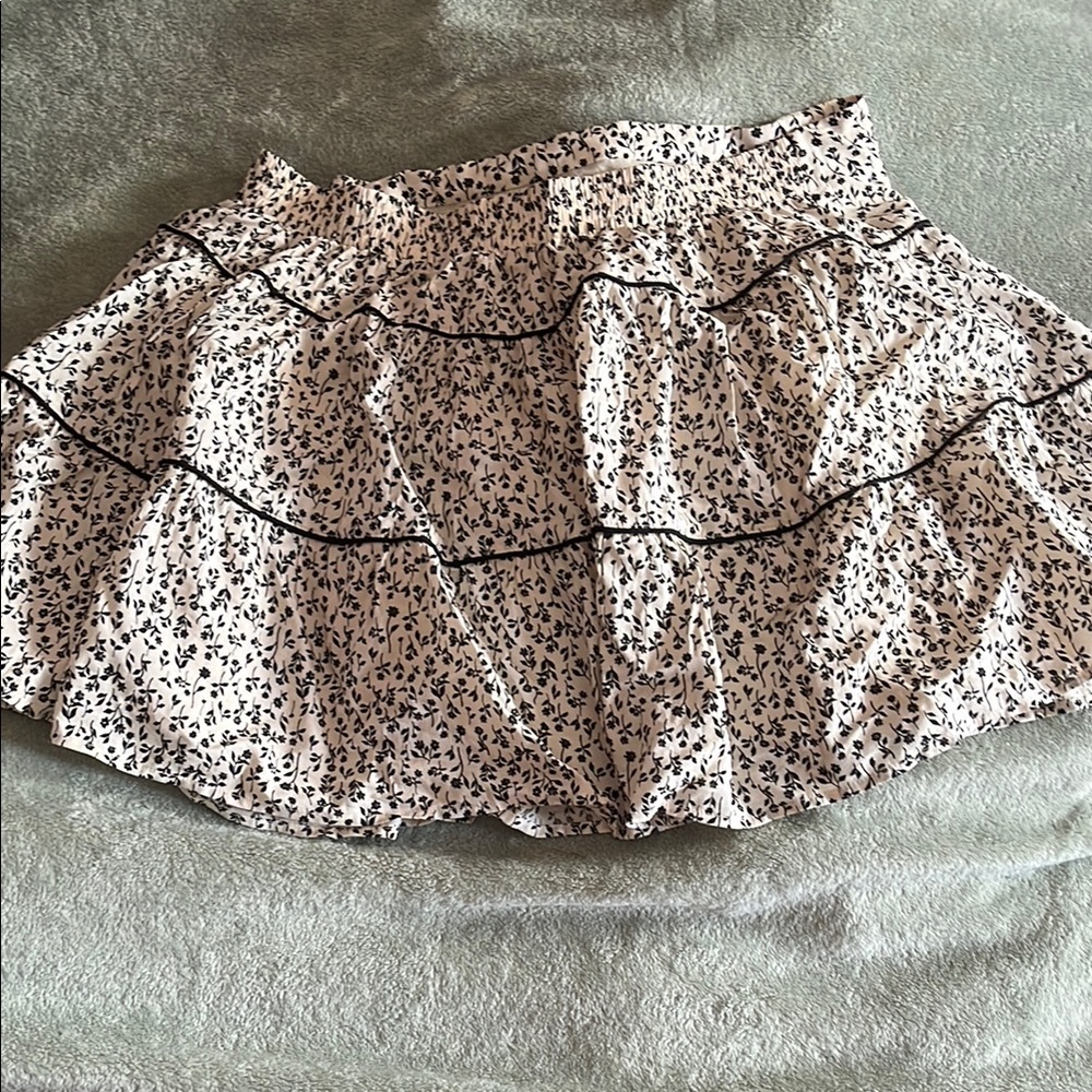 Women's Black and White Patterned Skirt